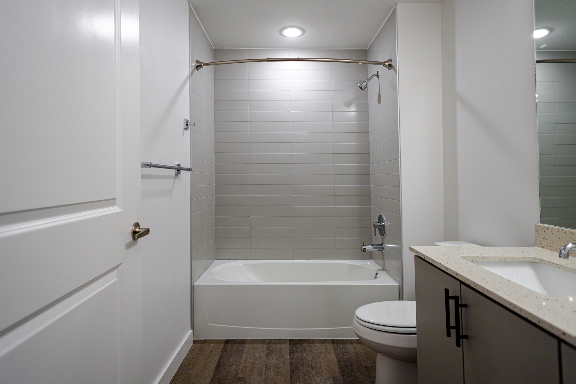 Interior image of Rambler's shower-tub combo and bathroom