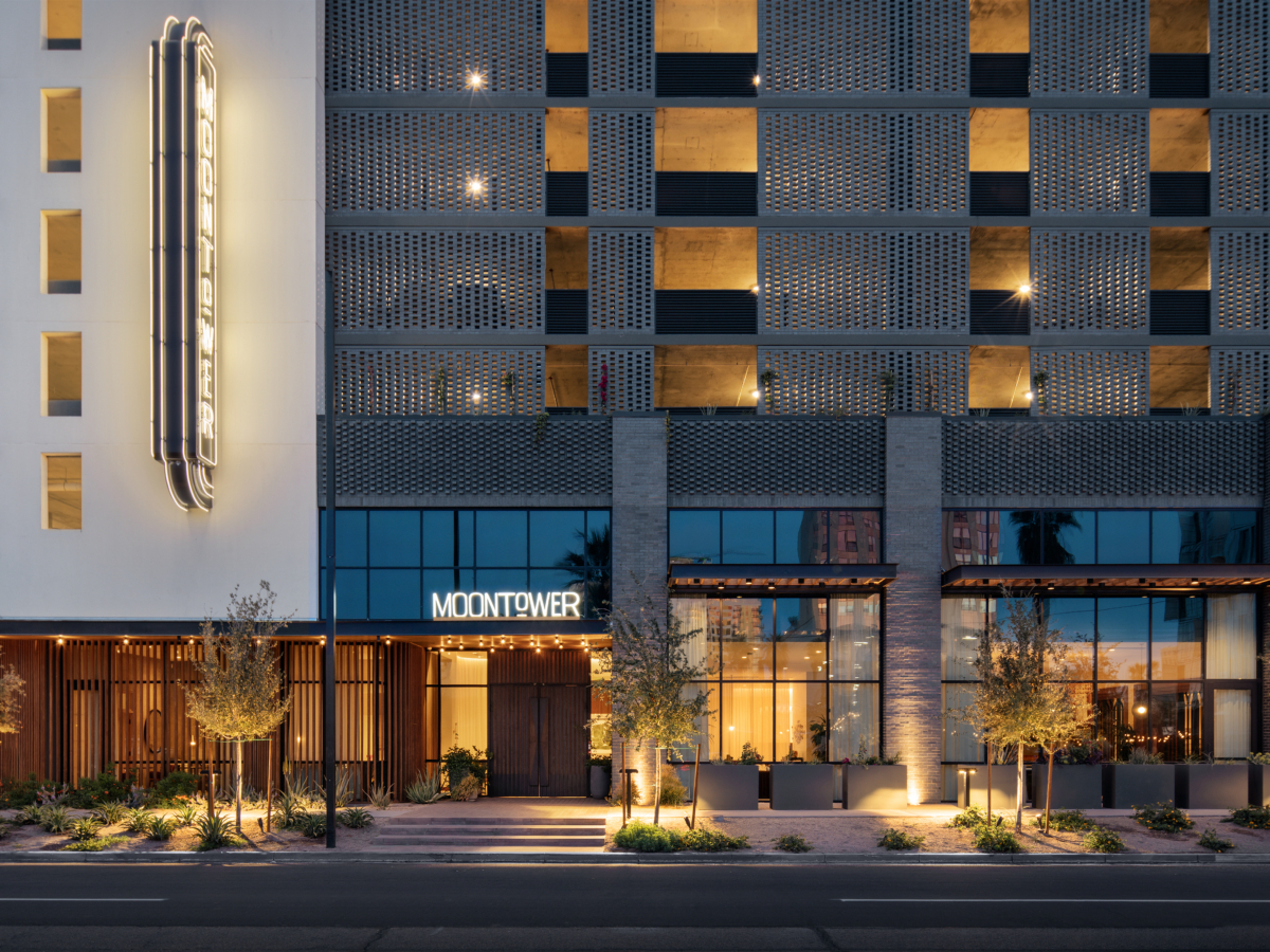 Moontower – Street View