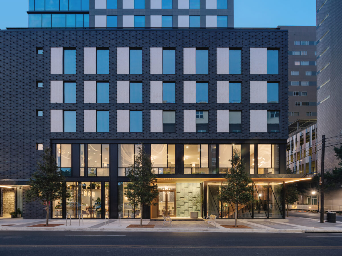 Waterloo 2400 Seton Ave Student Housing near UT Austin