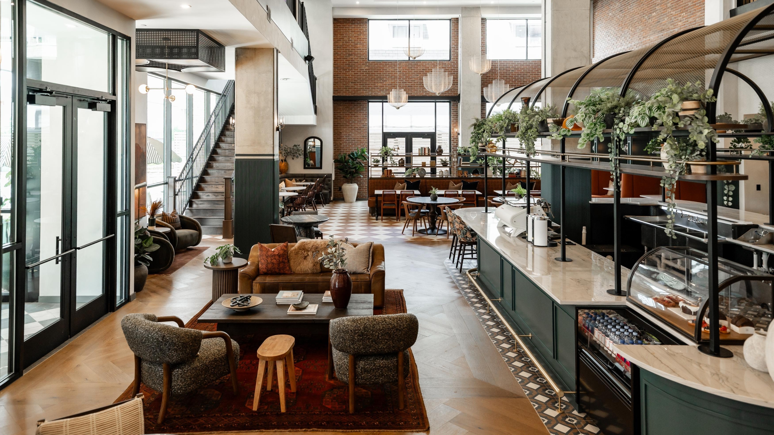 Rambler Columbus’ open floor plan lobby provides a comfortable space to study, relax, or gather with friends.