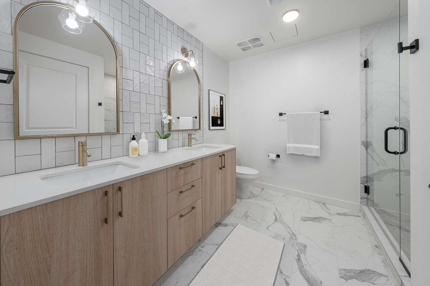 Double vanity bathroom at Moontower Phoenix.