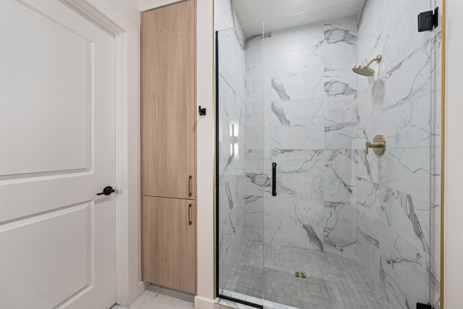 Moontower Bathroom Walk-in Shower