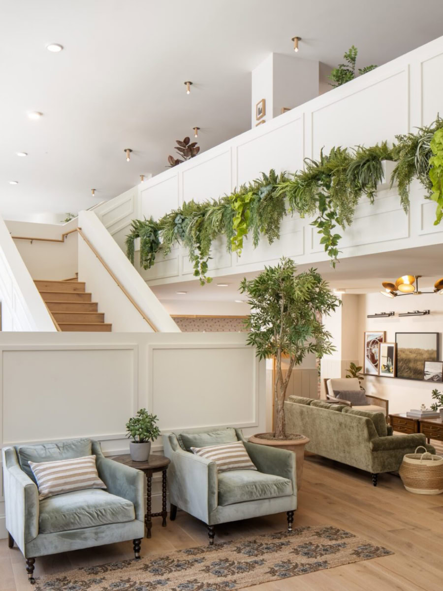 Rambler Athen's open floor plan lobby provides a comfortable space to study, relax, or gather with friends.