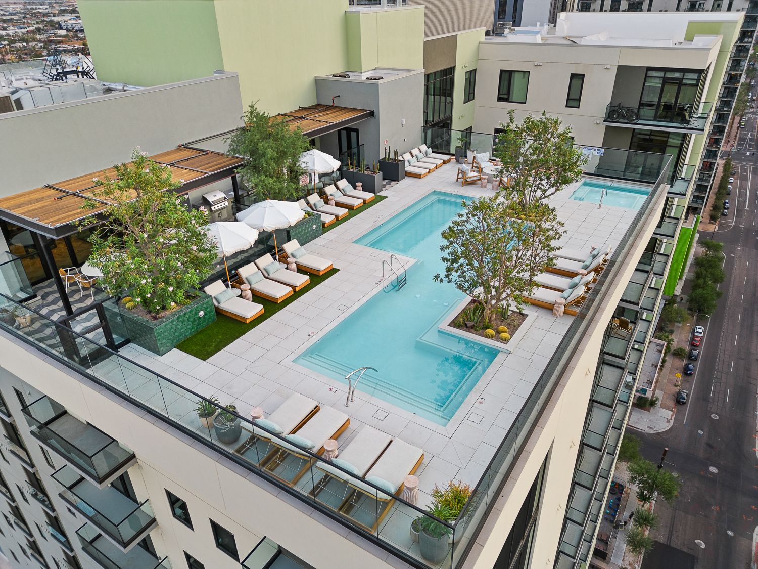 Rooftop pool and hot tub at Moontower Phoenix, luxury apartments on Roosevelt Row.