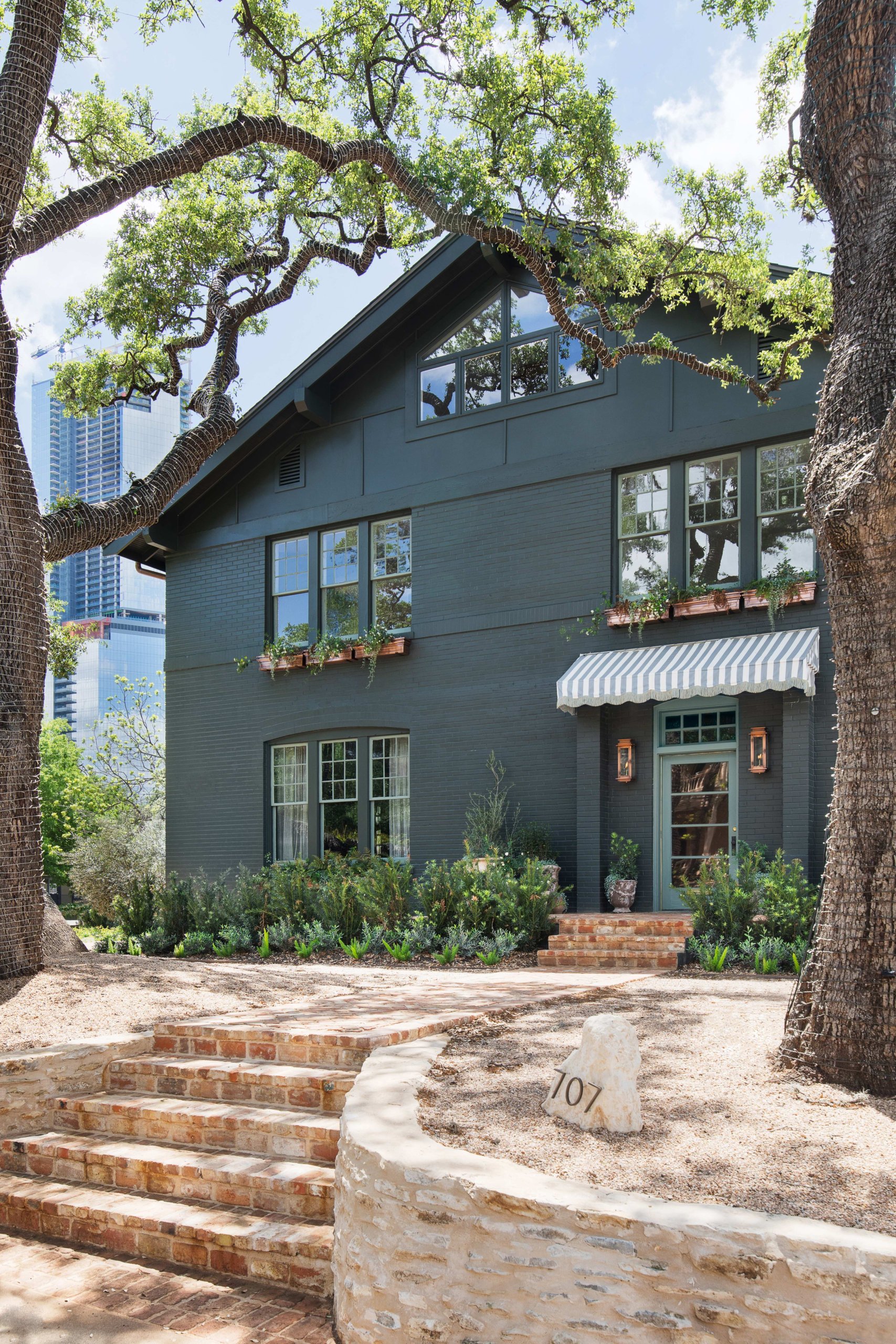 exterior of 707 w 10th street after renovation by LV collective in austin, texas