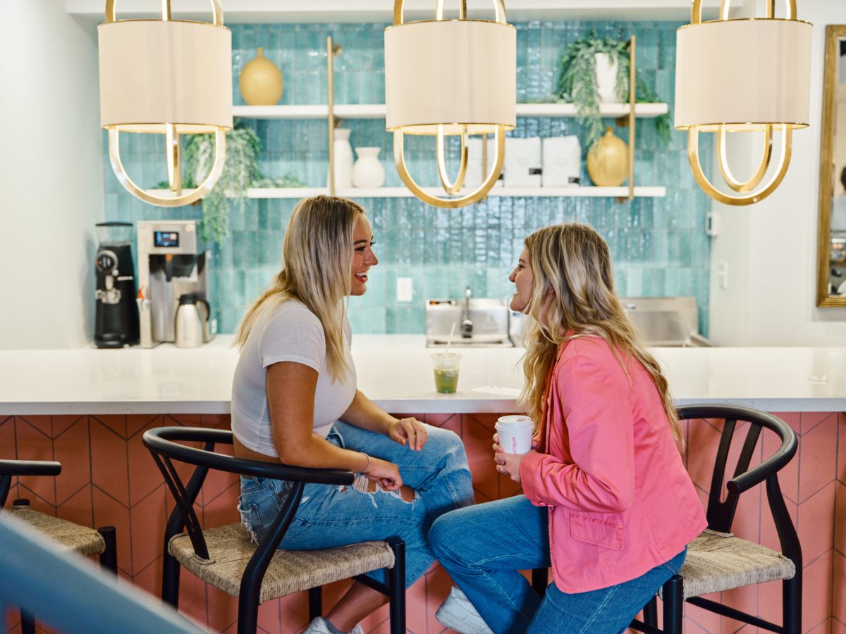 girls at daydreamer bar