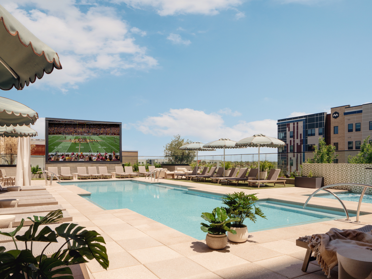 Rambler Tempe Jumbotron Pool