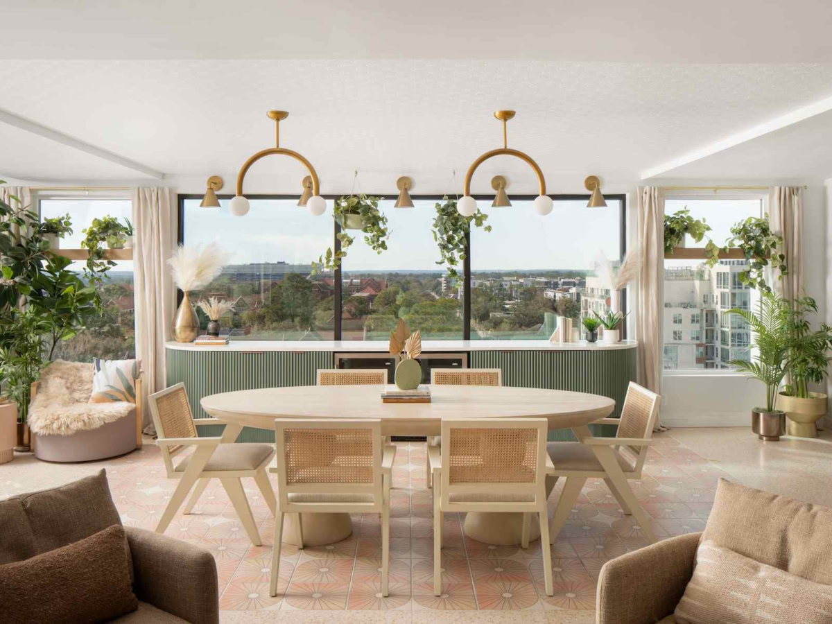 Sweetwater Club room to bar