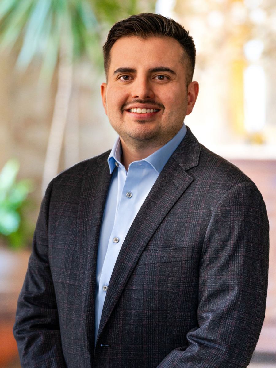 Daniel Lopez headshot.