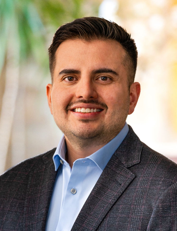 Daniel Lopez headshot.