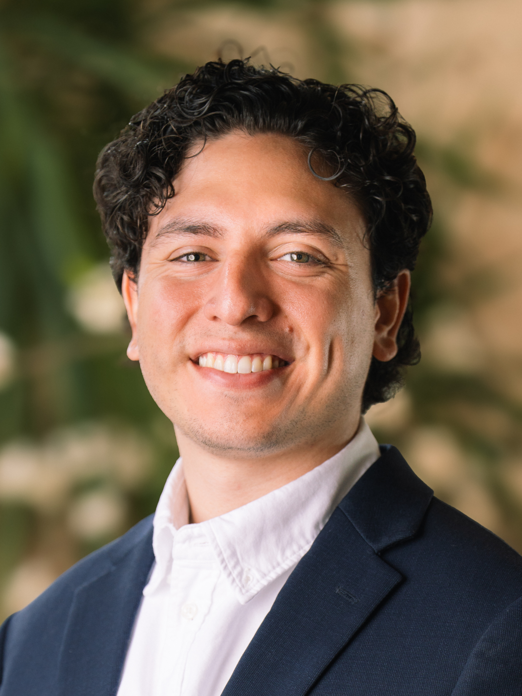 Estaban Saldana – Graphic Design – Headshot