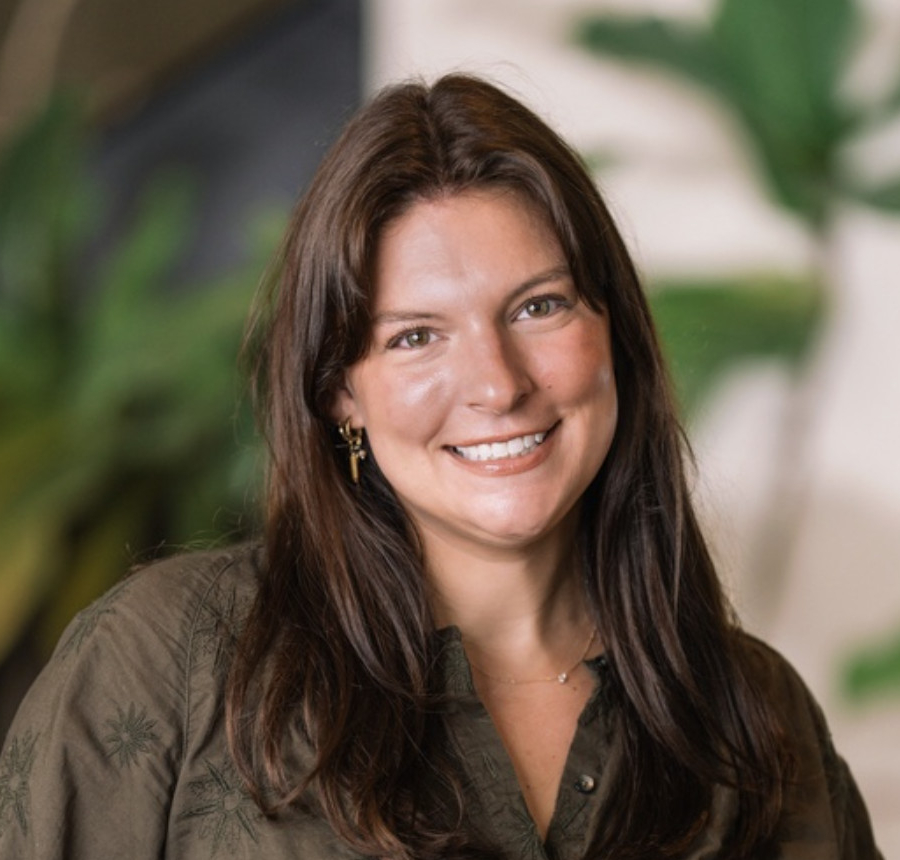 Carmen Izzo headshot.